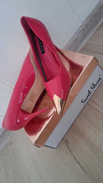 Продавам дамски токчета