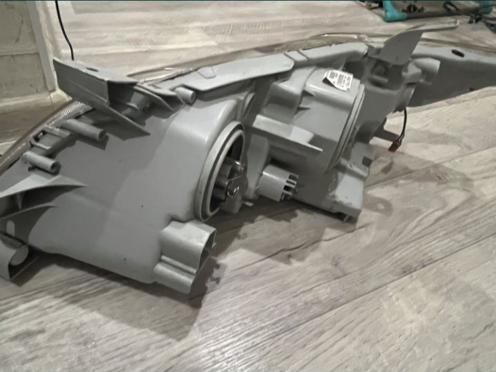 Продам фары тайота 40