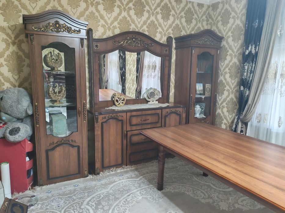 Комод с двумя горками