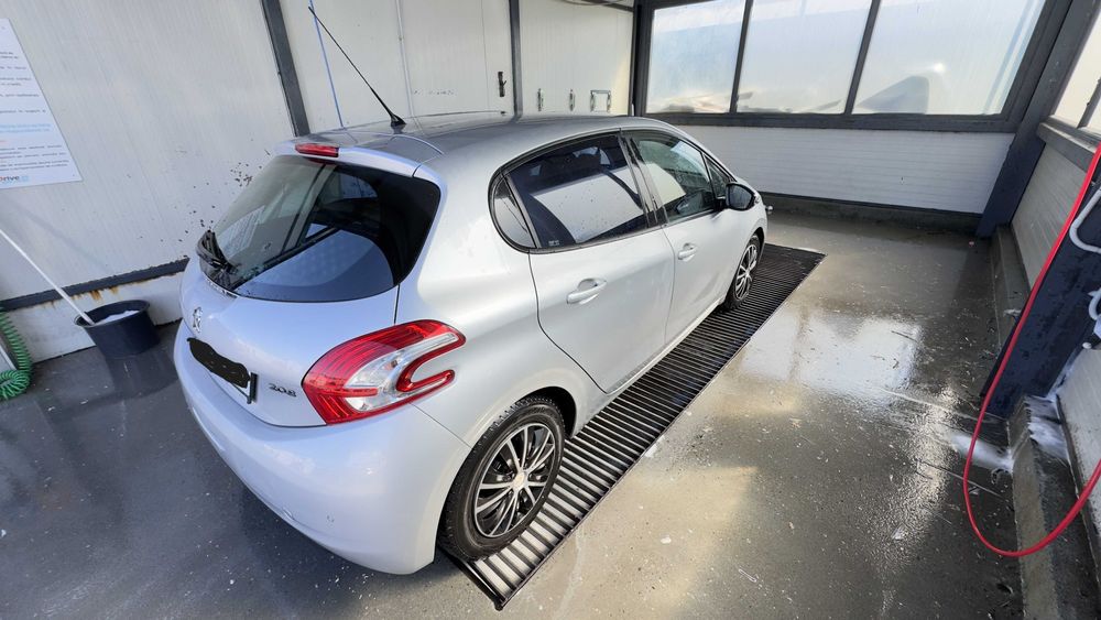 PEUGEOT 208  - 2012