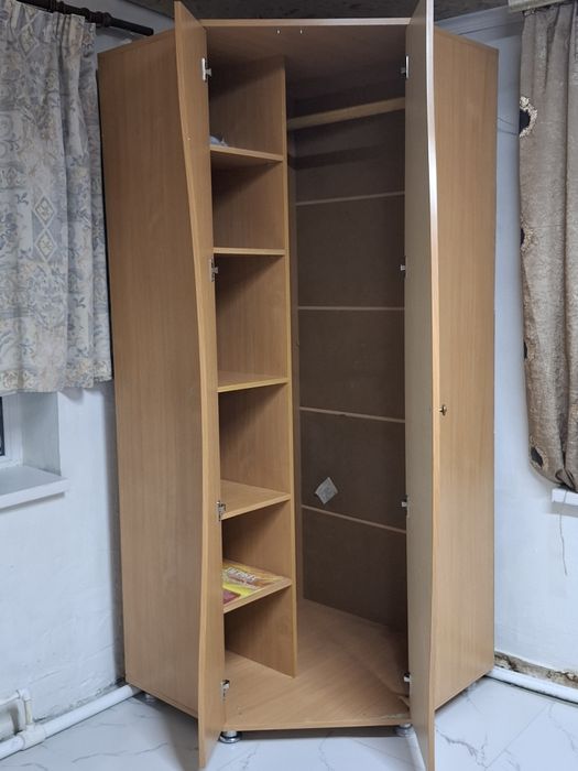 Продается шкаф угловой