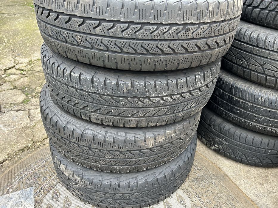 4 зимни гуми goodyear за бус 205 75 16c