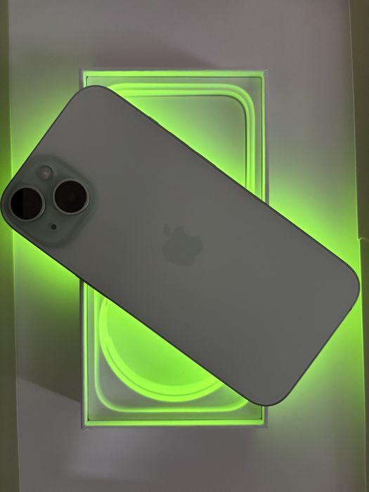 iPhone 15 (Green)