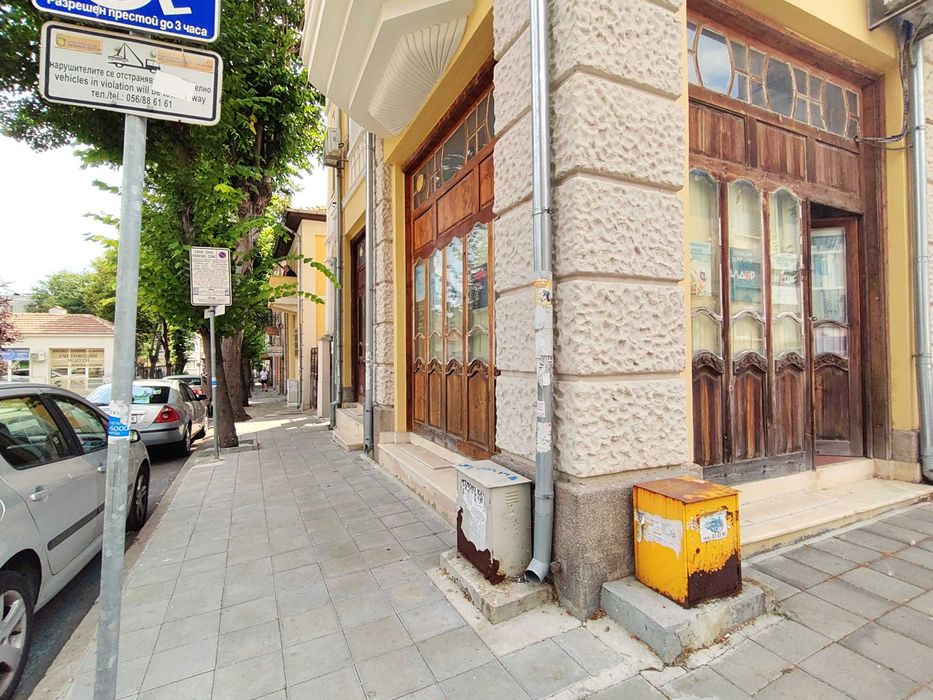 Евтин магазин на супер локация срещу стария съд във Възраждане
