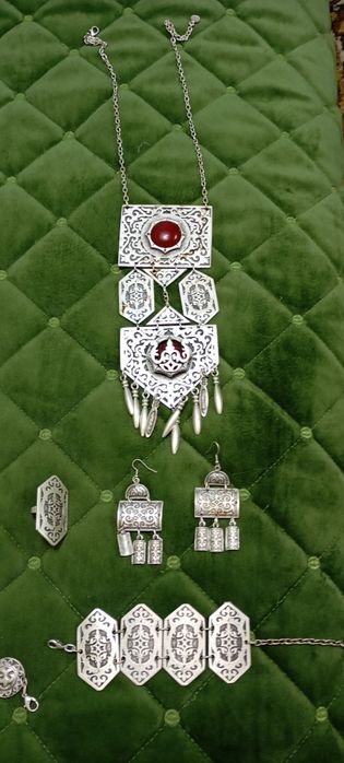 Украшения в казахском стиле.