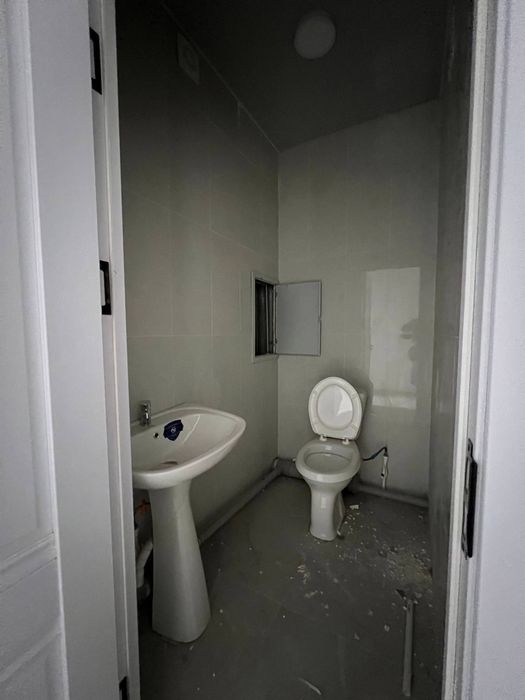 Sokin makon Srochniy 1 xona uy sotiladi. Uy egasidan