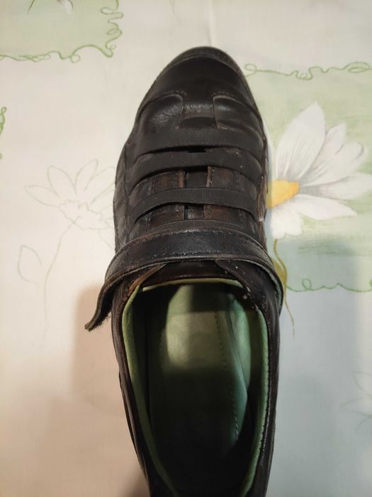 Продавам спортни дамски обувки от естествена кожа