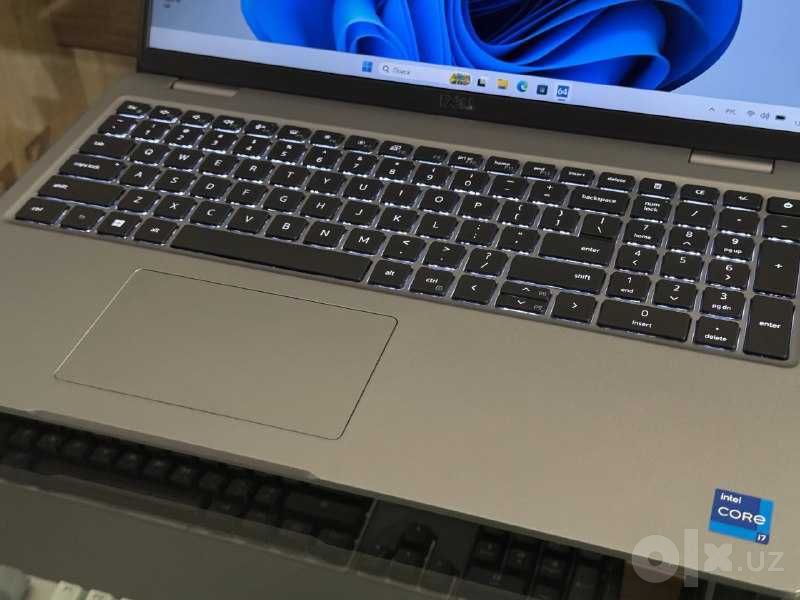 DELL Precision 3581 Core i7-13800H RTX A1000 6Gb ram 16 ssd 512