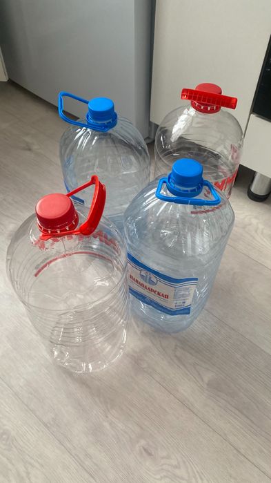 Продам 5 литровые бутылки