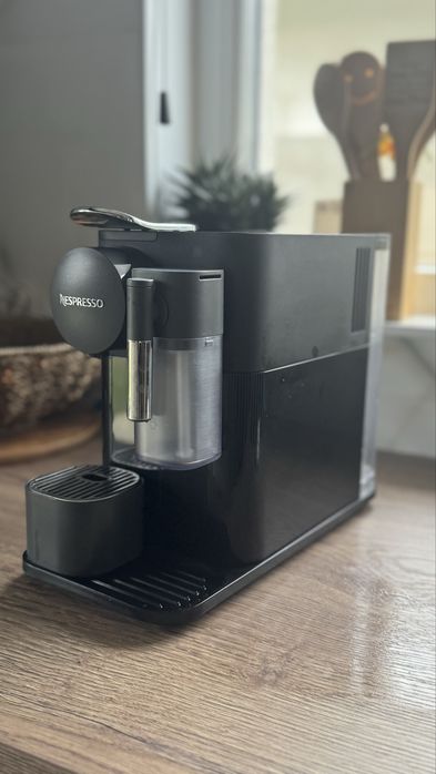 Espressor Nespresso De’Longhi Lattissima One
