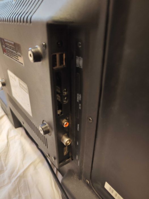 Тв Ариели 32инча смарт има говор,няма картина25€,,лаптоп HP255,35€