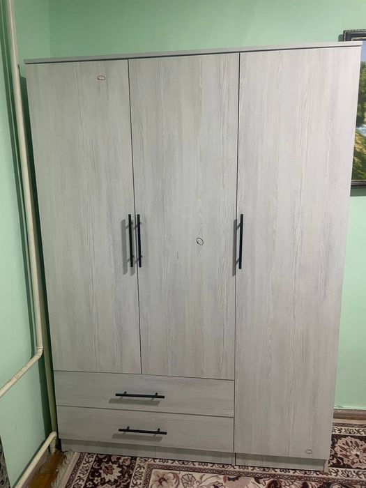 Shkaf sotiladi dastafka ustanovka bepul