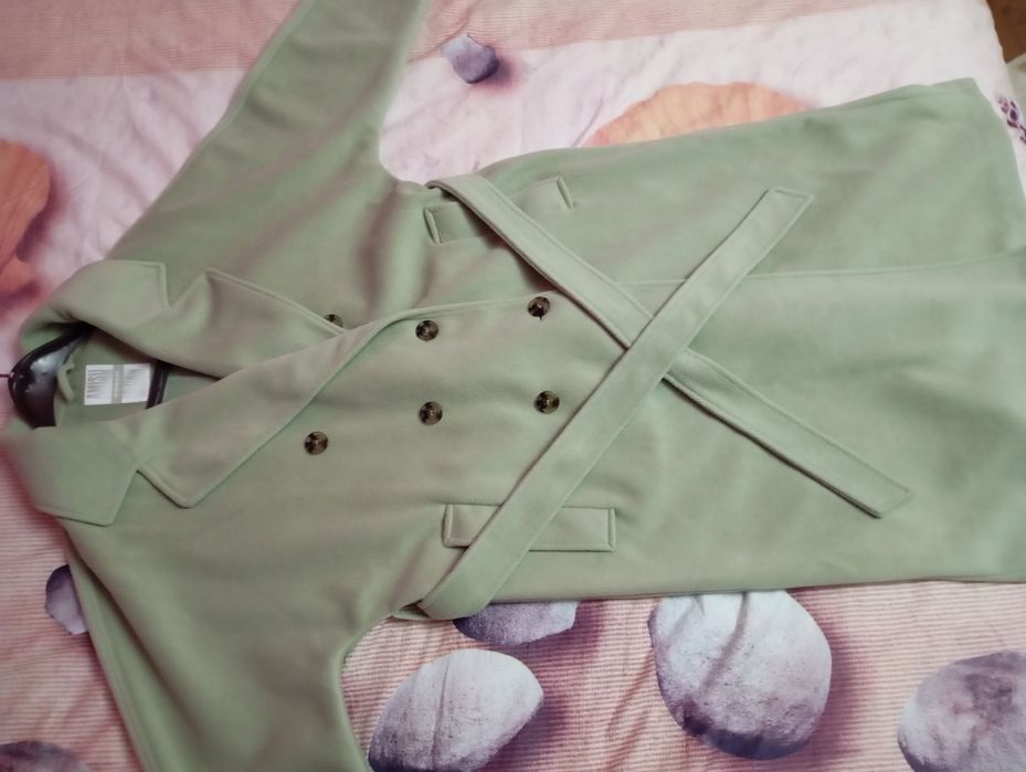 Дамско палто  обличано веднъж