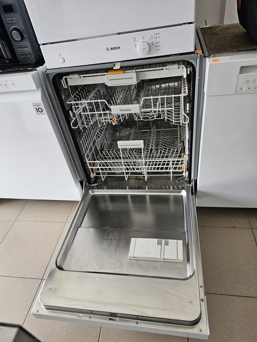 Съдомиялна за частично вграждане Míele