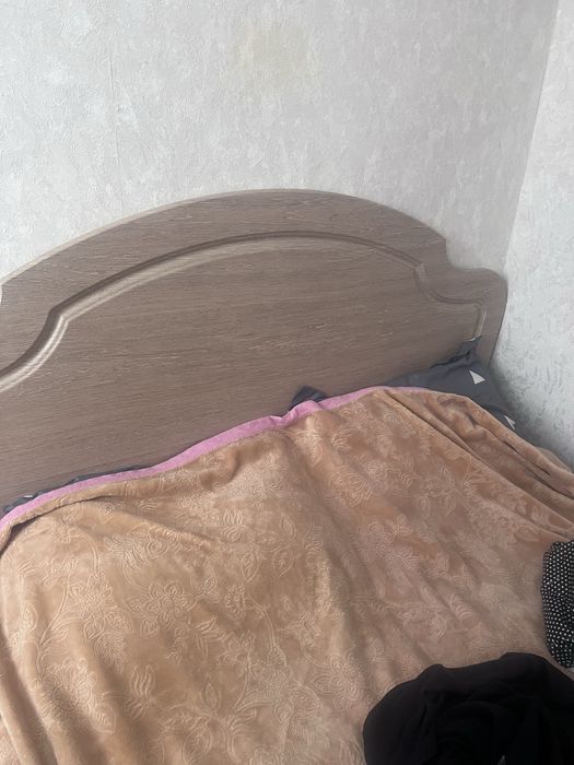Продам кровать с матрасом  срочно