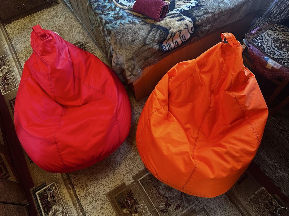 Продам два кресла мешка