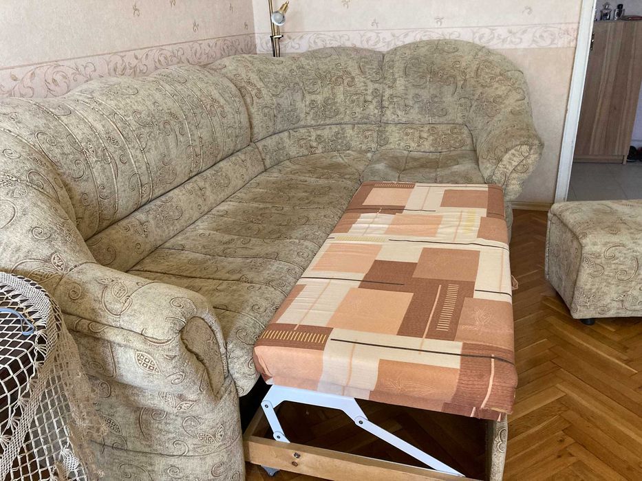 Ъглов диван и две табуретки