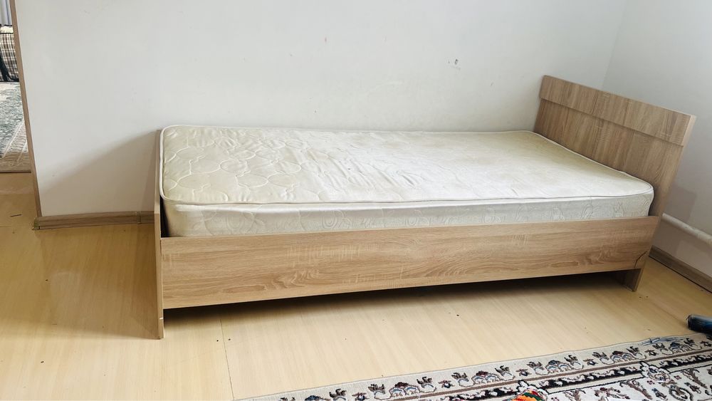 Шкаф для одежды. И кровать