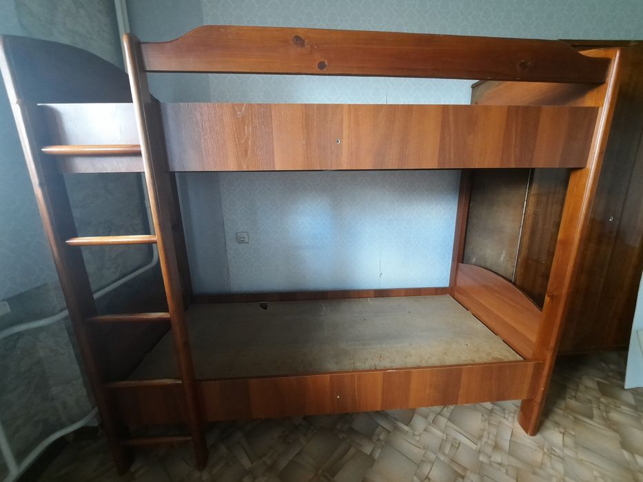 Двухярусная кровать