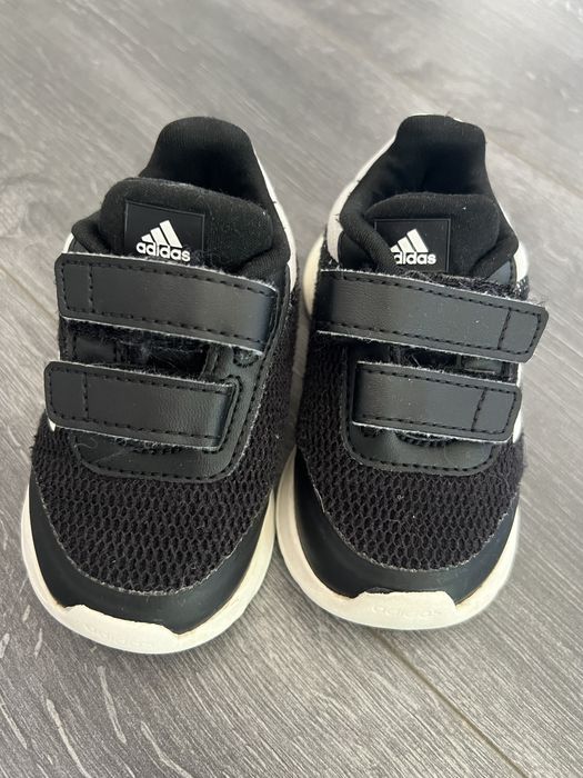 Детски маратонки adidas 20 номер-20 лв