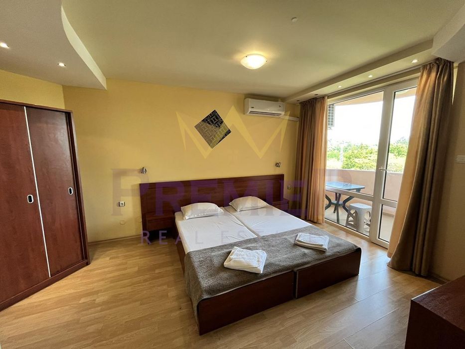 Хотел в Добрич, област-гр.Балчик площ 2000 цена 900000