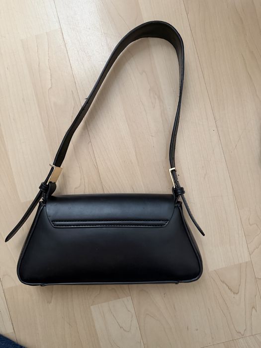 Черна чанта ZARA – тип baguette