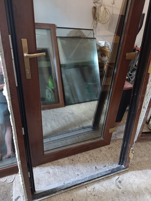 Ușa termopan cu toc aluminiu