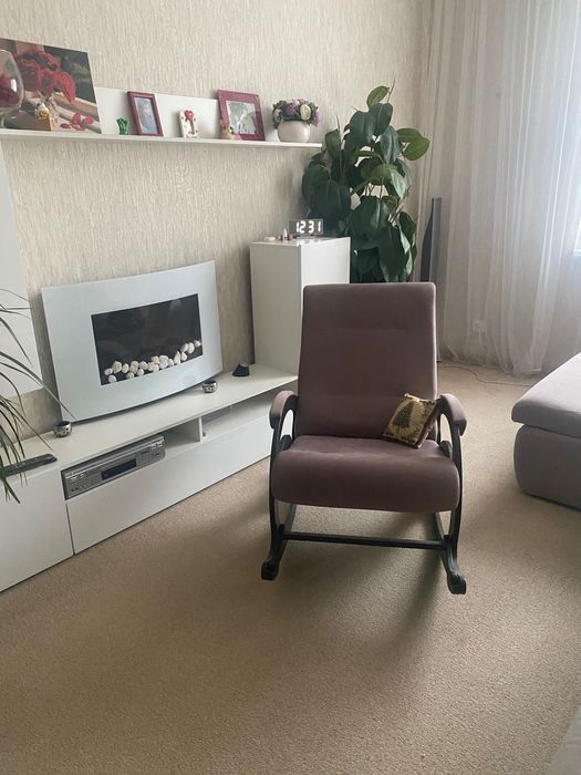 Продам кресло качалку новое