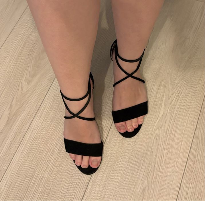 Sandale negre cu toc