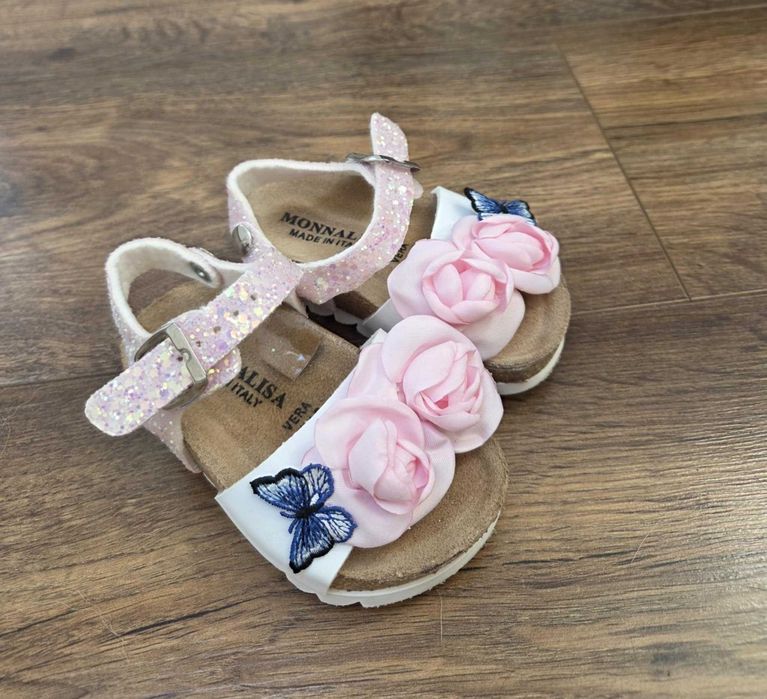 Сандали за момиче, бели с рози, размер 20