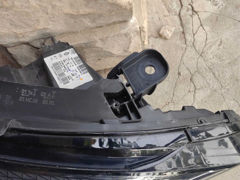 Фар Renault Clio 5 LED 19-23г. Десен / Фар Рено Клио 5 Оригинален