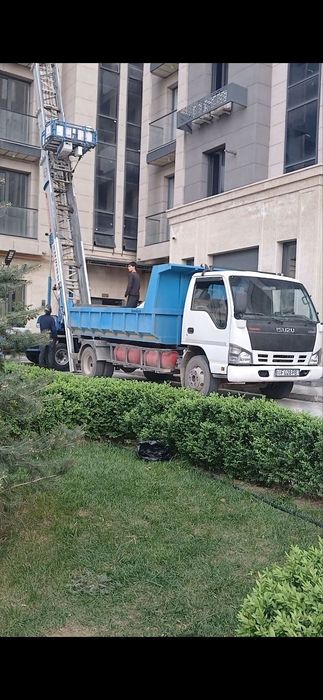 Исузи самасвал вывоз мусора. Isuzi hizmati klines turpoq sheben
