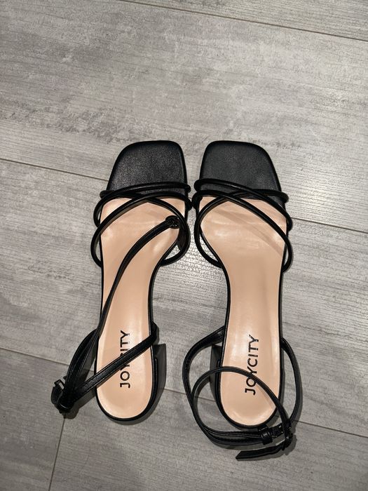 Босоножки летние на каблуке