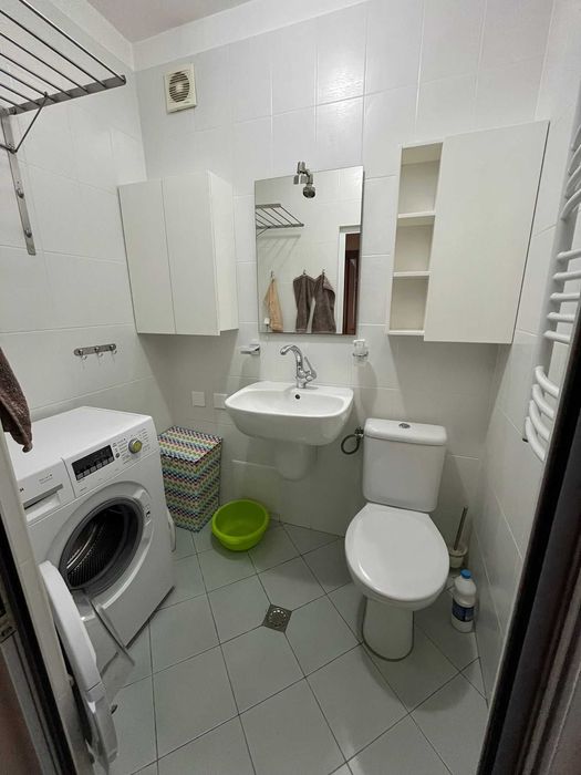 Дава под наем компактен тристаен апартамент в кв. Лозенец