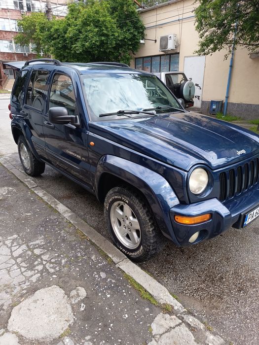 Jeep Cherokee 2003 година
