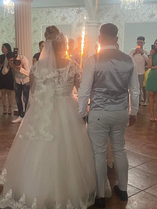 Vând rochie de mireasa .