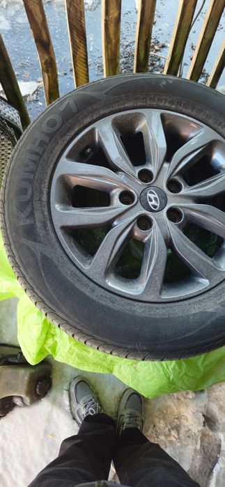 Продам  комплект резины с дисками