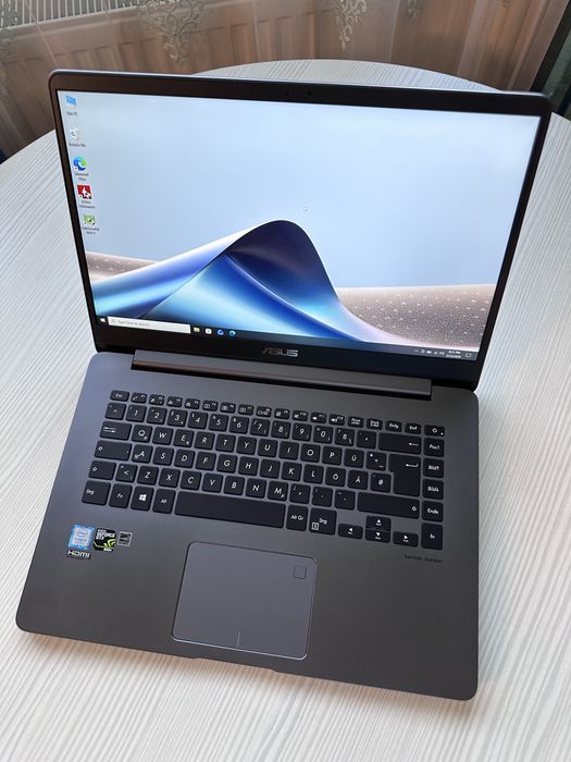 Asus ZenBook 15’ - inte i5 - GTX950 2Gb - 8Gb RAM - SSD240 - taste iluminate