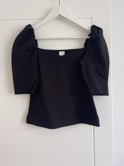 Top negru HM umeri supradimensionati