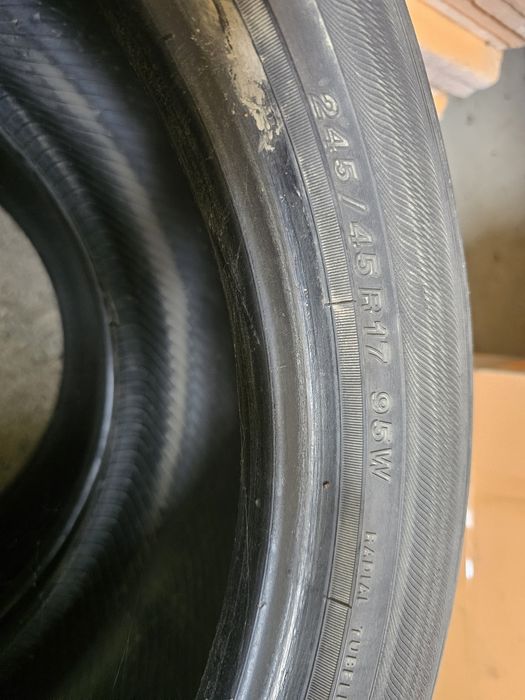 245 / 45 / R 17 YOKOHAMA