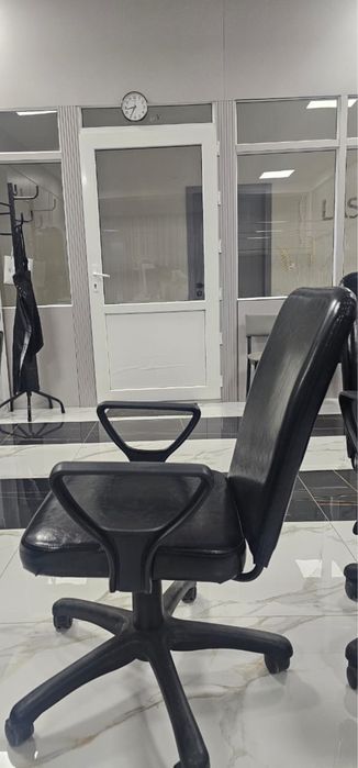 Кресла офисные 2 шт