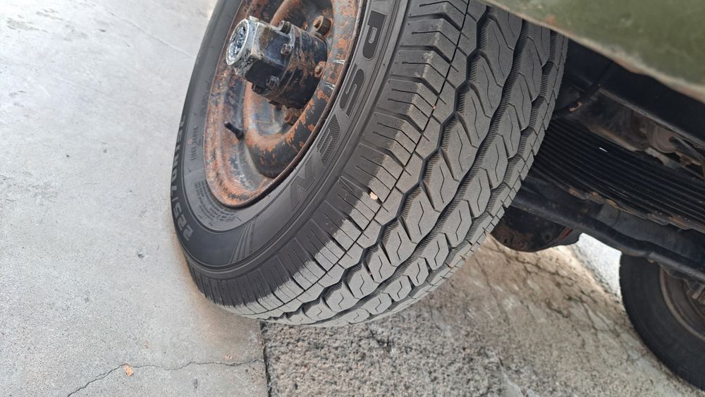 Uaz 3303 yili 1998 sotiladi