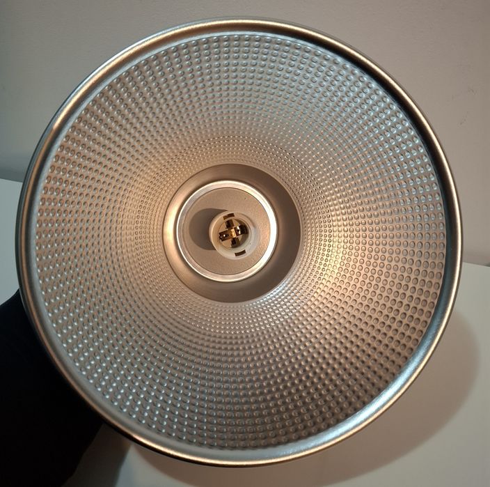 Lampa suspendata de tavan cu design  in forma de clopot