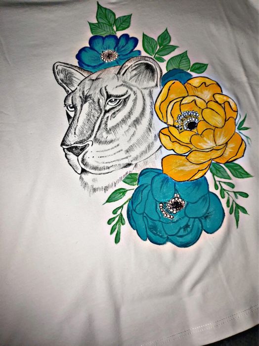 Tricouri personalizate / pictate manual