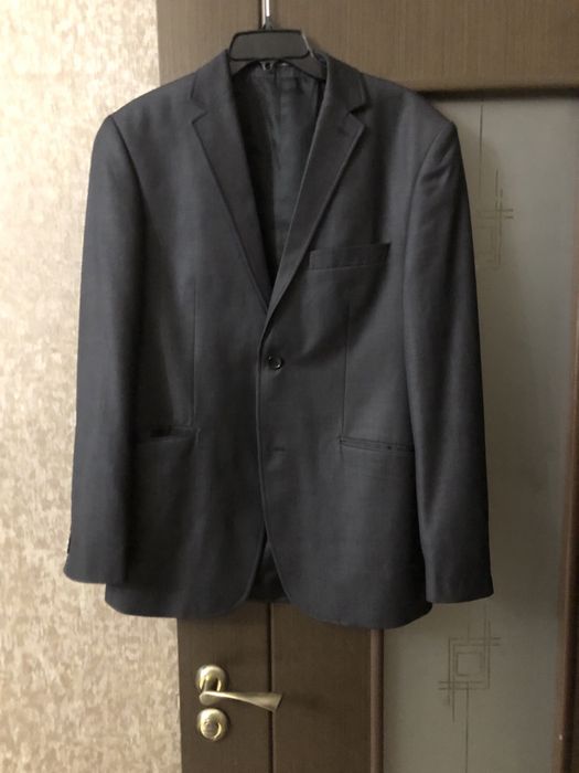 Мужские новые костюмы  срочно!