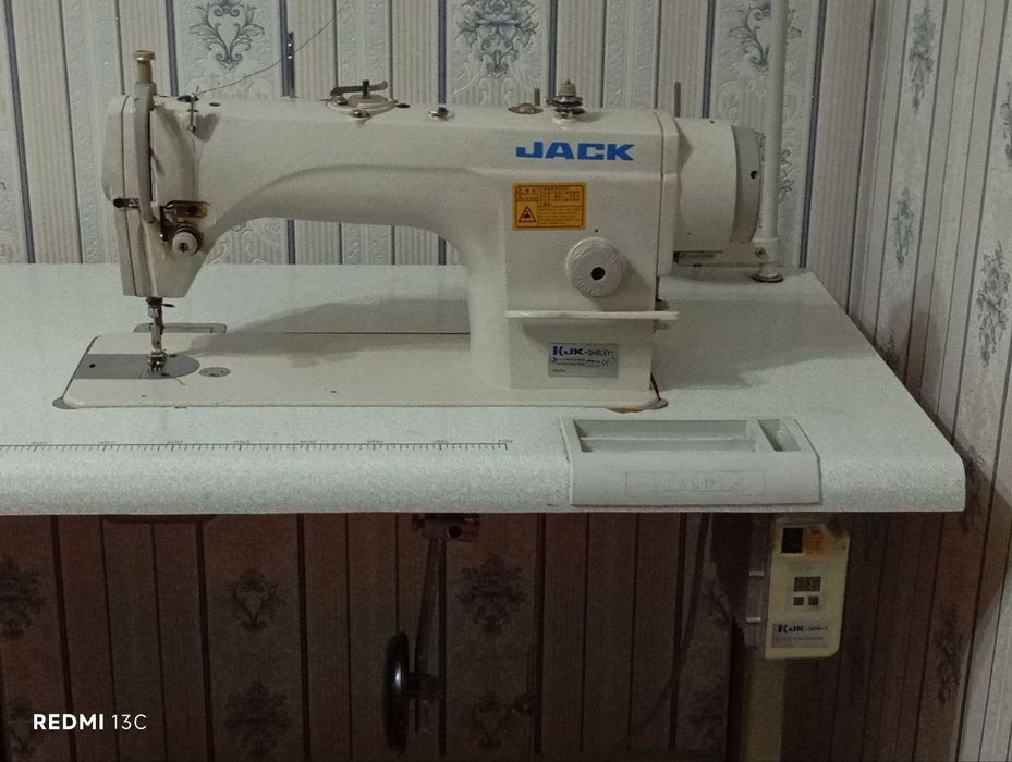 Jack tikuv mashinasi