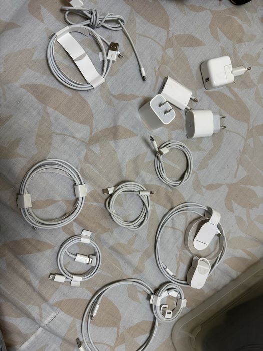 Incarcatoare originale Apple tip C cu cabluri si casti