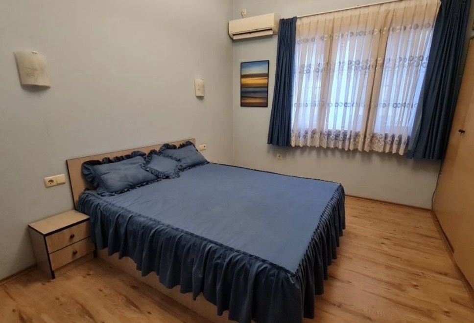 кувертюра /шалте/ покривка за спалня 160/200 см. с дебела вата и 2 броя плътни завеси от същия плат