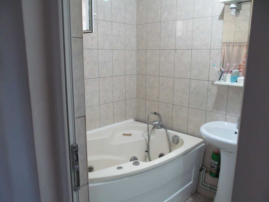 vand apartament central langa parc in pucioasa, 100 km de bucuresti