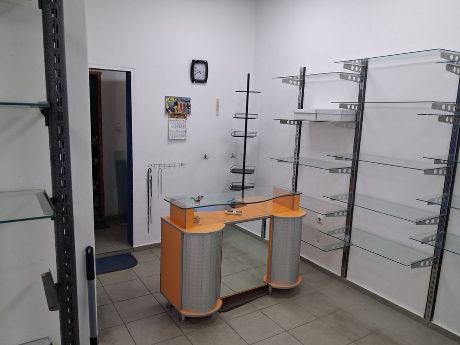 Оборудване за магазин - стелажи, стойки, бюро